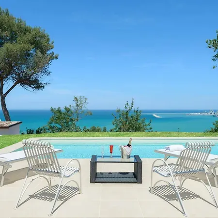 Villa Krizia - Ancona, Meravigliosa Villa Con Piscina Vista Mare ヴィラ